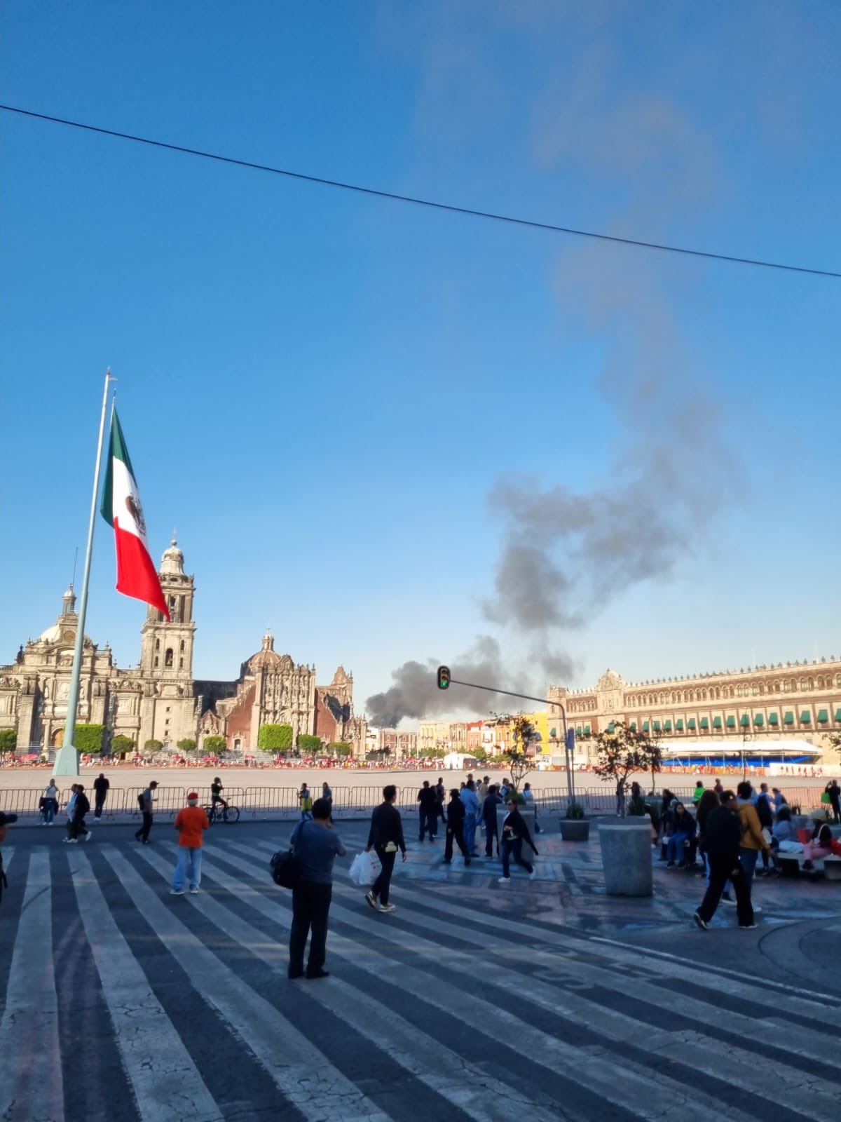 Incendio en bodega de calzado, CDMX. ESPECIAL/ X
