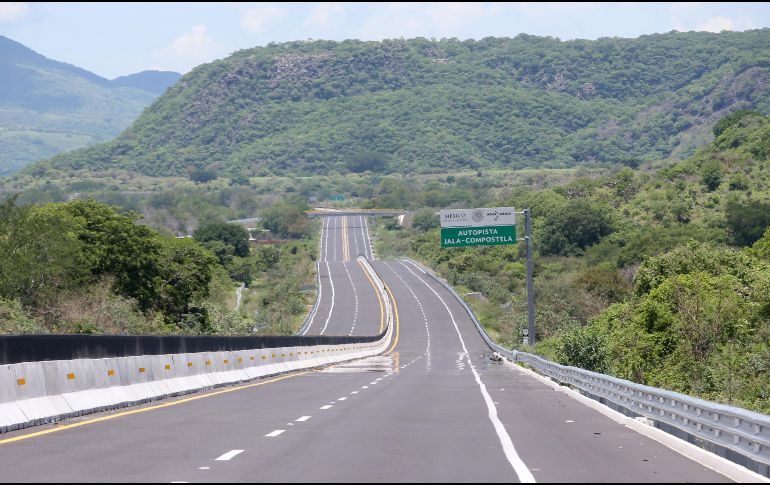 Durante el trayecto en carretera se encuentran varios señalamientos como alto, curvas, zonas peligrosas de deslave, topes, cruces peatonales, entre otros, esto con la finalidad de evitar algún accidente. EL INFORMADOR / ARCHIVO