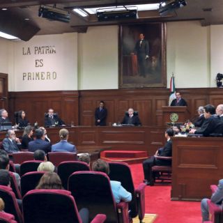 Corte rechaza alternancia en gubernaturas 