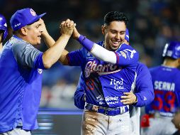 Alan Trejo pegó jonrón en la segunda entrada para empatar el juego. El pelotero se despide así de Jalisco para reportarse con los Rockies de Colorado. CORTESÍAL/Charros de Jalisco