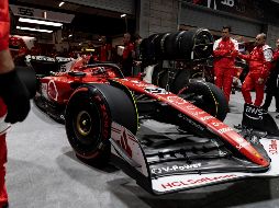 Ferrari se recuperó del accidente de Carlos Sainz Jr. y buscará llevarse la “pole” para la carrera del domingo. EFE/E. Laurent