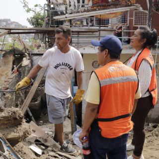 "Lo de sus casas, límpienlo ustedes": alcaldesa de Acapulco a damnificados por Otis
