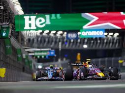Daños en el alerón delantero dificultaron la carrera de Checo. EFE/C. Brehman