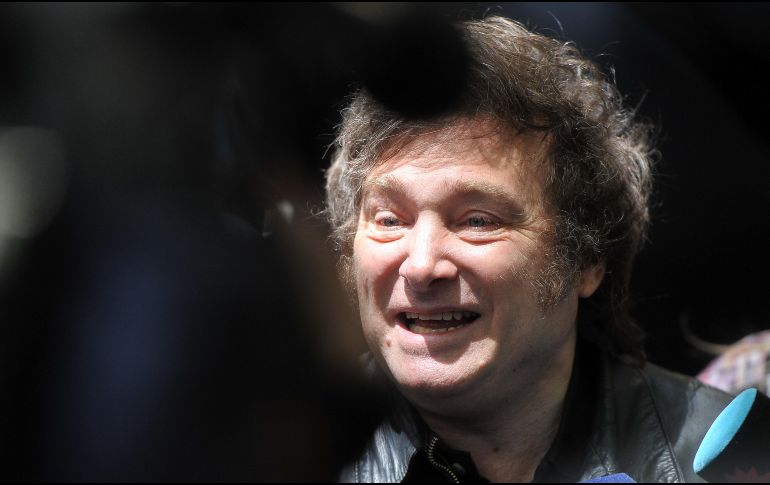 Javier Milei se impuso ante el candidato oficial Sergio Massa. EFE.