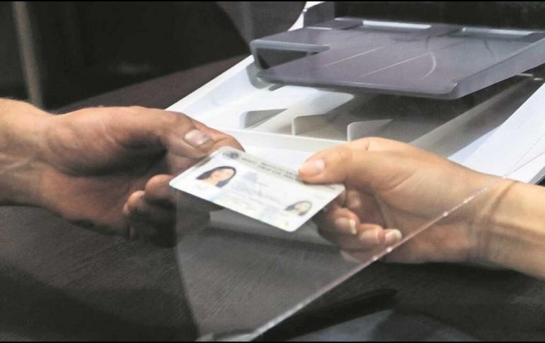 Uno de los objetivos del Consejero Presidente es disminuir el número de personas que portan credencial del INE con fotografía no vigente. SUN / ARCHIVO