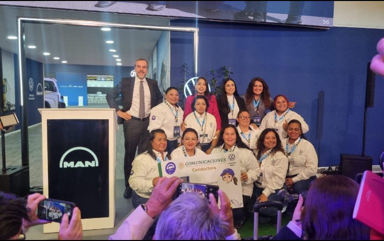 El Secretario de Transporte reconoció la determinación de las aspirantes a convertirse en conductoras del transporte público porque luego de vencer varios obstáculos ya están a punto de incursionar como operadoras. EL INFORMADOR / J. Velazco