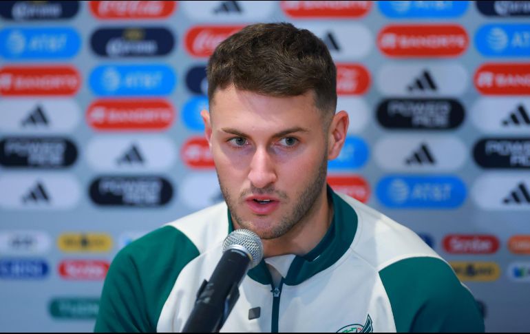 Santiago Giménez le pidió a sus compañeros que tengan humildad. IMAGO7.