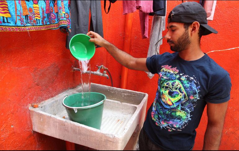 En caso de que debas mucho dinero de agua, puedes conseguir un descuento para liquidar tu deuda. EL INFORMADOR/ ARCHIVO.