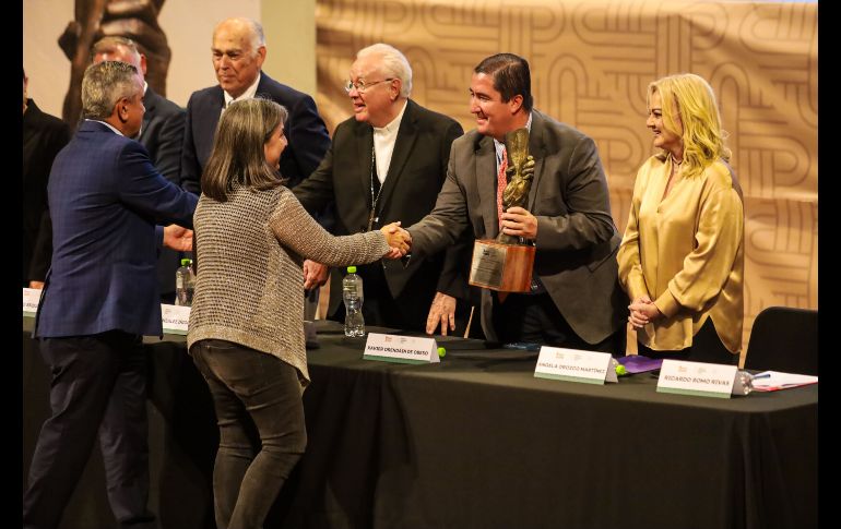 Este martes fue entregado, en su segunda edición, el Premio a la Generosidad Jalisco, impulsado por el Banco de Alimentos de Guadalajara en coordinación con la Secretaría del Sistema de Asistencia Social. EL INFORMADOR / A. Navarro