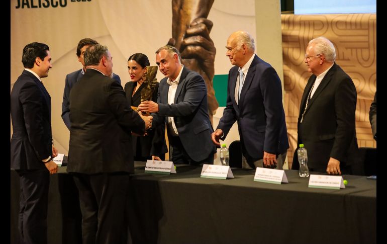 Este martes fue entregado, en su segunda edición, el Premio a la Generosidad Jalisco, impulsado por el Banco de Alimentos de Guadalajara en coordinación con la Secretaría del Sistema de Asistencia Social. EL INFORMADOR / A. Navarro