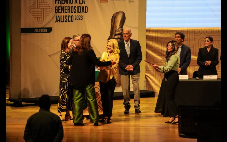 Este martes fue entregado, en su segunda edición, el Premio a la Generosidad Jalisco, impulsado por el Banco de Alimentos de Guadalajara en coordinación con la Secretaría del Sistema de Asistencia Social. EL INFORMADOR / A. Navarro