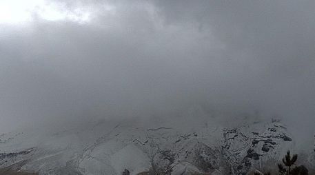 Las autoridades capitalinas prevén que en caso de emisión de ceniza volcánica, se desplazaría Noreste sin afectación en la Ciudad de México. CORTESÍA / WEBCAMS DE MÉXICO