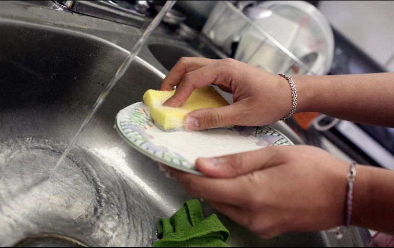 En el año 2022, el valor económico de las labores domésticas y de cuidados (trabajo no remunerado) que realiza la población de 12 años y más reportó una cifra equivalente al 24.3 % del PIB nacional. EL INFORMADOR / ARCHIVO