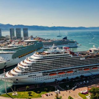 Arriban más cruceros a Puerto Vallarta