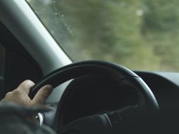 Existe un método que permite determinar cuándo es el momento de que un adulto mayor deje de conducir. ESPECIAL / Foto de Jakub Micuch en Unsplash