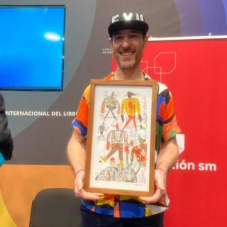 Marcos Guardiola recibe el catorceavo premio Iberoamérica Ilustra en la FIL 2023