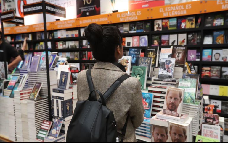 Durante los últimos días de la FIL se realiza la venta nocturna, donde podrás encontrar descuentos. EL INFORMADOR/ ARCHIVO.