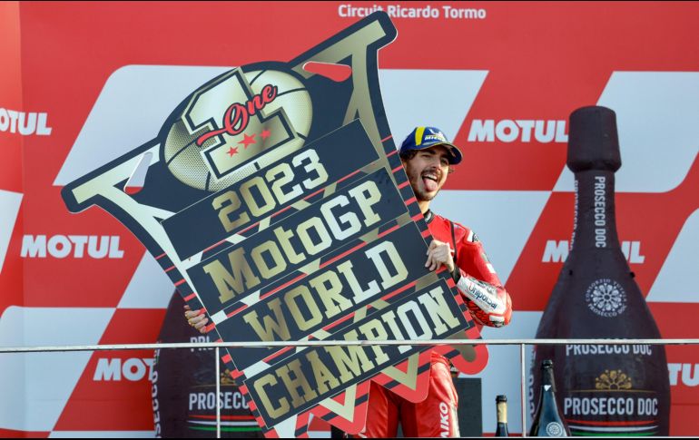 El italiano consiguió su segundo título consecutivo de MotoGP™. EFE/ B. Aliño.