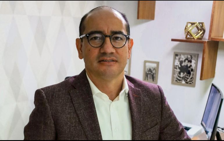 El médico afirma que él y su equipo enfrentan cada día un nuevo desafío. EL INFORMADOR/ A. Navarro