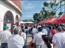 Cerca de 300 personas, entre aficionados, vendedores y toreros se reunieron. ESPECIAL