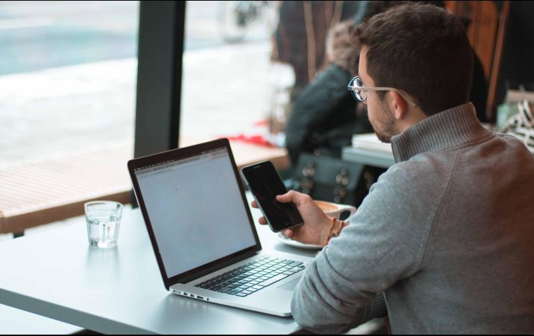 La NOM-037-STPS-2023 aplica a todos los centros de trabajo que cuenten con personas trabajadoras que laboren más de 40% de su tiempo bajo la modalidad de Teletrabajo. UNSPLASH / J. FRANK