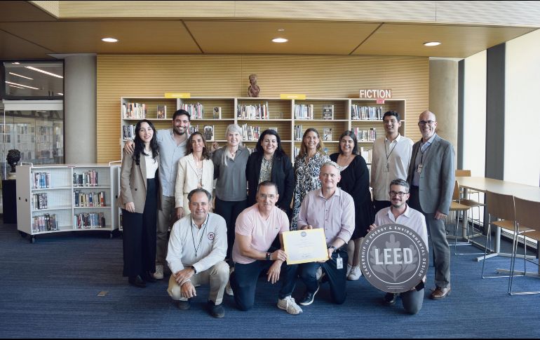 El certificado fue entregado por parte de la empresa Eosis y estuvieron presentes distintos representantes del ASFG. ESPECIAL