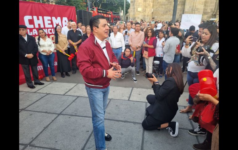 Cientos de vecinos de Chapalita, Oblatos, El Zalate, Miravalle, San Onofre, Santa Cecilia, San Joaquín, entre otras, acudieron con chipotes chillones para apoyar el destape de Martínez. EL INFORMADOR / J. Díaz