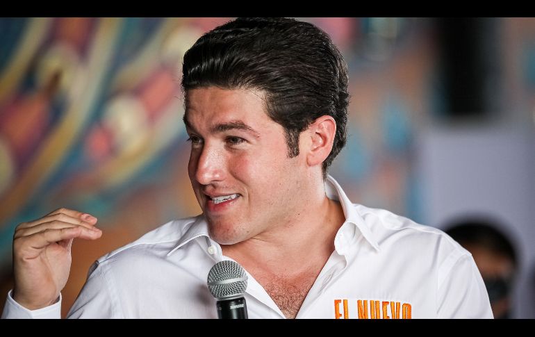 En un video difundido en redes sociales, el emecista compartió la noticia mostrando el momento en que firma documentos. EL INFORMADOR/  H. Figueroa.