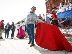 Alrededor de 100 personas acudieron a las instalaciones de Ciudad Judicial Federal para manifestar su descontento. EL INFORMADOR / H. Figueroa