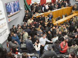 Hubo desorden en el Congreso de Nuevo León. EL UNIVERSAL