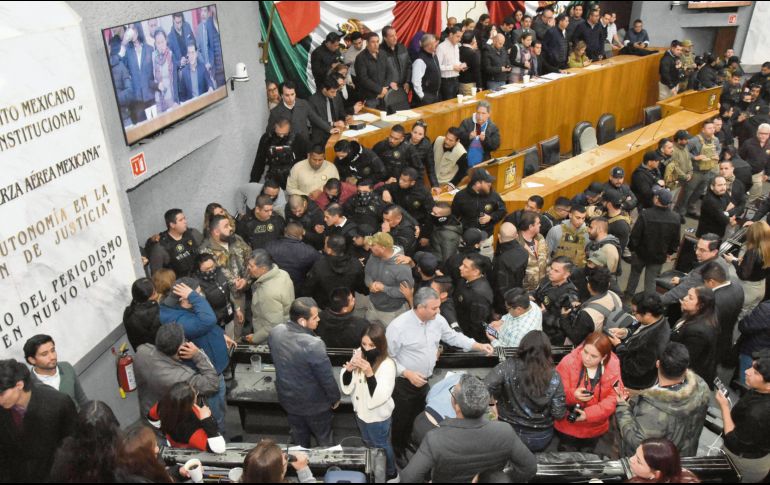 Hubo desorden en el Congreso de Nuevo León. EL UNIVERSAL