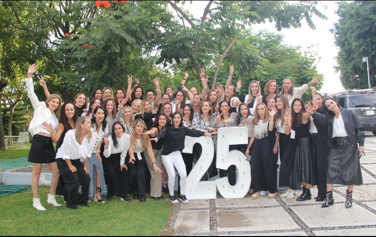 Ex alumnas Instituto de la Veracruz Generación 1998. GENTE BIEN JALISCO/ Esmeralda Escamilla