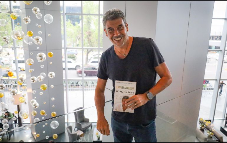 Arturo Elías Ayub da a conocer su libro 