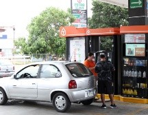 La reducción de la jornada laboral podría provocar incrementos de hasta 20% en los costos sociales y de personal de las gasolineras. EL INFORMADOR/ARCHIVO