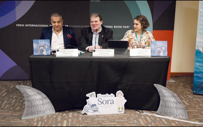 (Al centro) Ramiro Chávez Gochicoa, secretario de Cultura de Tabasco. EL INFORMADOR/ A. Navarro