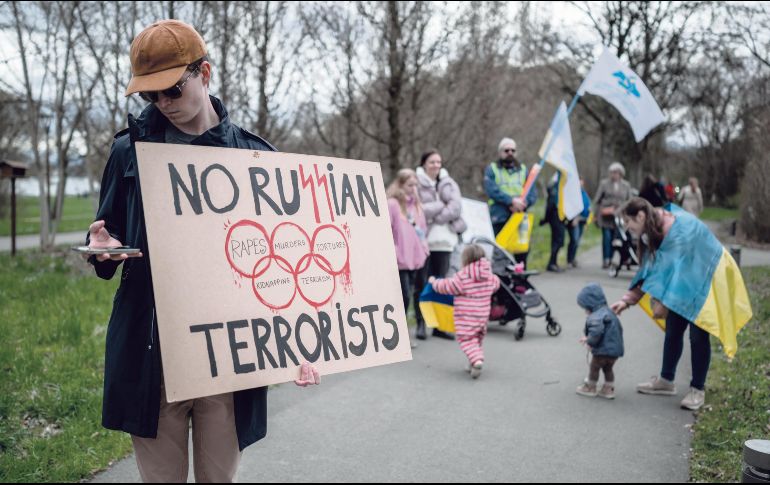 Los rusos participarían en los JO si lo hacen bajo bandera neutra. AFP