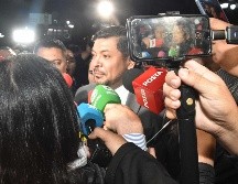 Luis Enrique Orozco, que la madrugada de este sábado tomó protesta como gobernador interino de Nuevo León, aseguró que continuará en ese cargo mientras no reciba una orden de una autoridad competente. SUN / E. Vásquez