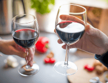 Expertos recomiendan beberse en cantidades apropiadas y a una determinada hora del día.CANVA