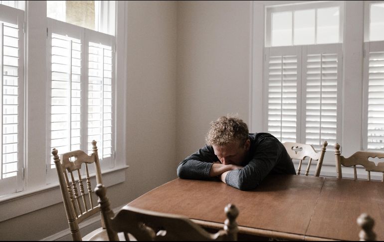 No todo es fiesta y felicidad en la temporada decembrina, esta afectación psicológica se presenta con cierta frecuencia.ESPECIAL / Pexels Andrew Neel