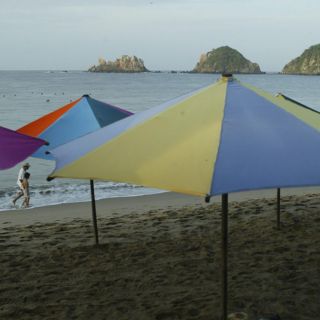 ¿Quién es la joven que falleció tras ataque de tiburón en Melaque?