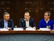 El presidente del Centro Empresarial de Jalisco (Coparmex), Raúl Flores López (persona de en medio), celebró los incrementos del salario mínimo. EL INFORMADOR / A. Navarro