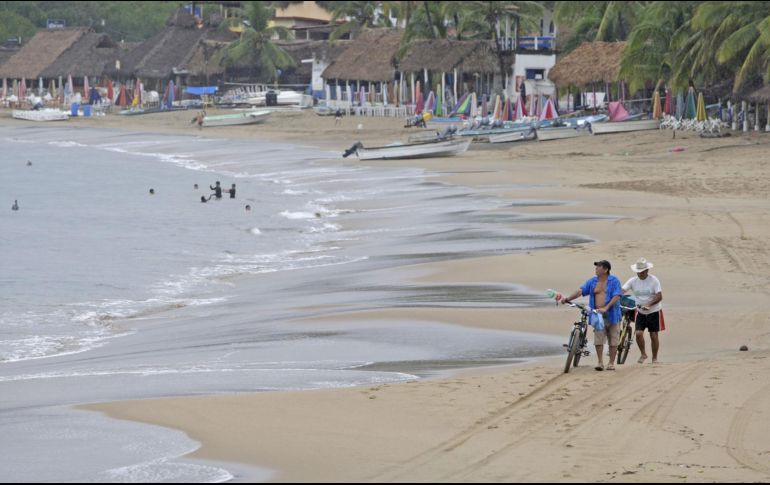 La Unidad Estatal de Protección Civil y Bomberos Jalisco cerró este lunes, el acceso a la Bahía de Melaque. EL INFORMADOR/ ARCHIVO.