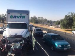 El accidente ocasionó el cierre parcial de la vía de comunicación y una fuerte movilización de cuerpos. EL INFORMADOR/ ARCHIVO.