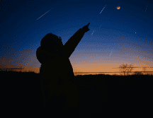 Es de las lluvias de estrellas más abundantes, con hasta 150 meteoros por hora. CANVA