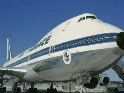 Un chico de cuatro años que iba en un vuelo México-París tuvo la suerte de sobrevivir a un cuadro de apendicitis gracias a la ética de los pilotos, médicos y padres. ESPECIAL.