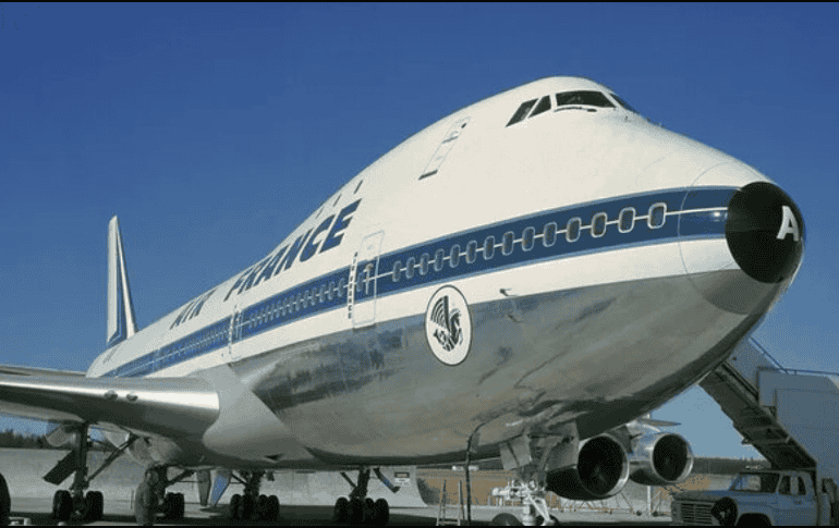 Un chico de cuatro años que iba en un vuelo México-París tuvo la suerte de sobrevivir a un cuadro de apendicitis gracias a la ética de los pilotos, médicos y padres. ESPECIAL.