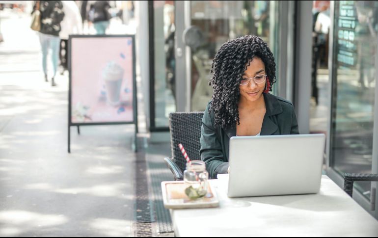 El teletrabajo en direcciones fuera de la establecida puede llevar a sanciones del empleado. ESPECIAL / PEXELS Andrea Piacquadio