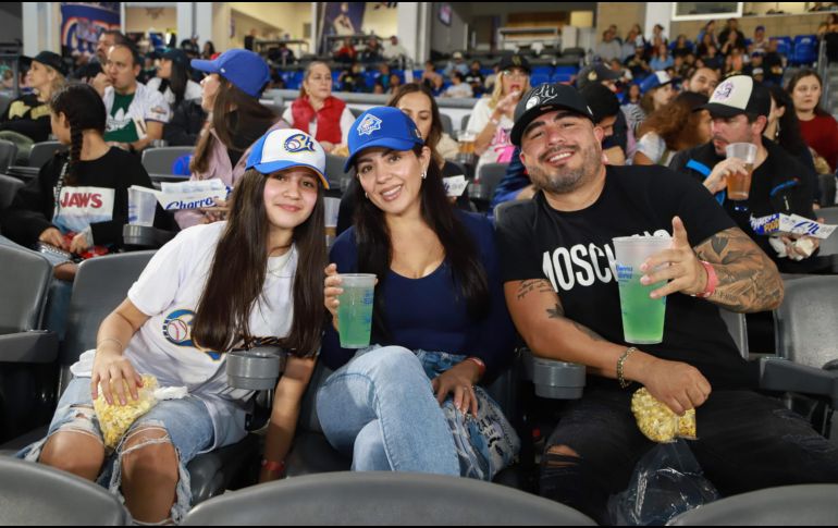 Regina Velázquez, Laura Aguirre y Roberto Velázquez. GENTE BIEN JALISCO/ Tony Martínez