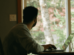 Si haces Home Office ya no será tan probable que puedas moverte libremente. Unsplash.