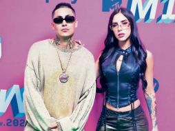 Alemán posa junto a su novia Akasha. EL UNIVERSAL